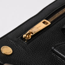Load image into Gallery viewer, 極美品 FENDI フェンディ ボディバッグ ショルダーバッグ 7VA459 背面ズッカ柄 ナイロン レザー ブラック ゴールド金具 中古 4a005388