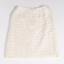Load image into Gallery viewer, 極美品 CHANEL シャネル スカート ツイード スパンコール ココマーク P25517V15560 ホワイト サイズ36 中古 4a005411