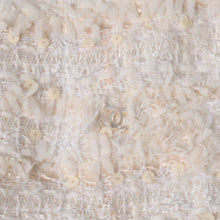 Load image into Gallery viewer, 極美品 CHANEL シャネル スカート ツイード スパンコール ココマーク P25517V15560 ホワイト サイズ36 中古 4a005411