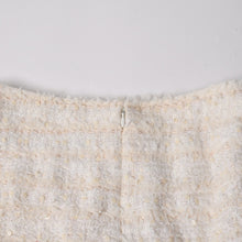 Load image into Gallery viewer, 極美品 CHANEL シャネル スカート ツイード スパンコール ココマーク P25517V15560 ホワイト サイズ36 中古 4a005411