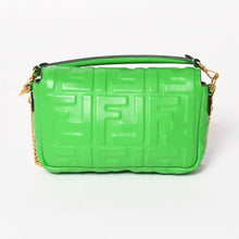 Load image into Gallery viewer, 極美品 FENDI フェンディ Baguette Mini バゲット ミニ 2WAYバッグ 8BS017 ズッカ エンボスロゴ ラムスキン ゴールド金具 中古 4a005387