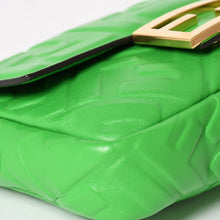 Load image into Gallery viewer, 極美品 FENDI フェンディ Baguette Mini バゲット ミニ 2WAYバッグ 8BS017 ズッカ エンボスロゴ ラムスキン ゴールド金具 中古 4a005387