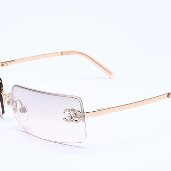 極美品 CHANEL シャネル ハーフリム サングラス アイウェア 4104-B c.125/8Z サイズ62□15 120 ココマーク ラインストーン 中古 4a005431