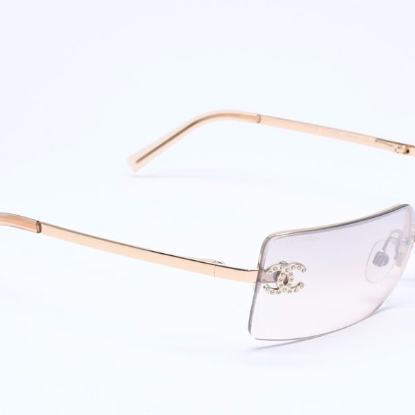 極美品 CHANEL シャネル ハーフリム サングラス アイウェア 4104-B c.125/8Z サイズ62□15 120 ココマーク ラインストーン 中古 4a005431