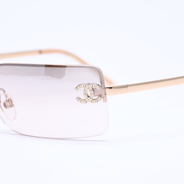 極美品 CHANEL シャネル ハーフリム サングラス アイウェア 4104-B c.125/8Z サイズ62□15 120 ココマーク ラインストーン 中古 4a005431