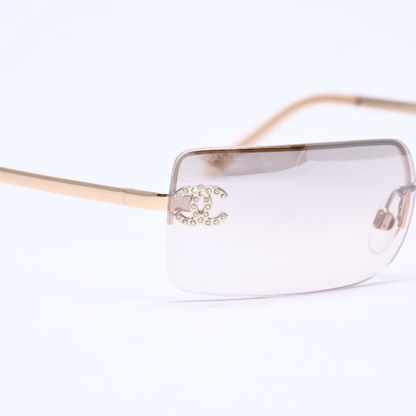 極美品 CHANEL シャネル ハーフリム サングラス アイウェア 4104-B c.125/8Z サイズ62□15 120 ココマーク ラインストーン 中古 4a005431