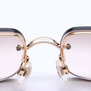 極美品 CHANEL シャネル ハーフリム サングラス アイウェア 4104-B c.125/8Z サイズ62□15 120 ココマーク ラインストーン 中古 4a005431