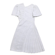 Load image into Gallery viewer, 極美品 CHANEL シャネル エクリュ フリンジ ワンピース P43808K04522 コットン ホワイト サイズ34 中古 4a005406