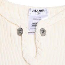 Load image into Gallery viewer, 極美品 CHANEL シャネル CCチェーン ボタン ホワイト アイボリー ワンピース ドレス シルバー金具 サイズ34 中古 4a005407