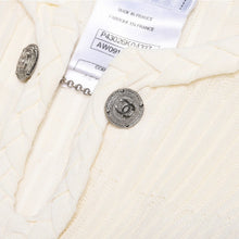 Load image into Gallery viewer, 極美品 CHANEL シャネル CCチェーン ボタン ホワイト アイボリー ワンピース ドレス シルバー金具 サイズ34 中古 4a005407