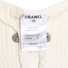 Load image into Gallery viewer, 極美品 CHANEL シャネル CCチェーン ボタン ホワイト アイボリー ワンピース ドレス シルバー金具 サイズ34 中古 4a005407
