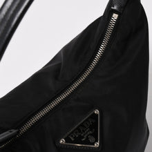 Load image into Gallery viewer, PRADA プラダ ホーボー ワンショルダーバッグ BR3279 トライアングルロゴ ナイロン ブラック シルバー金具 美品 中古 4a005418