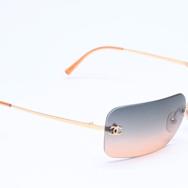 Mint condition CHANEL rimless sunglasses 4017, size 62◻17 120 Gradient Orange Blue Gold Frame Used 4a005428