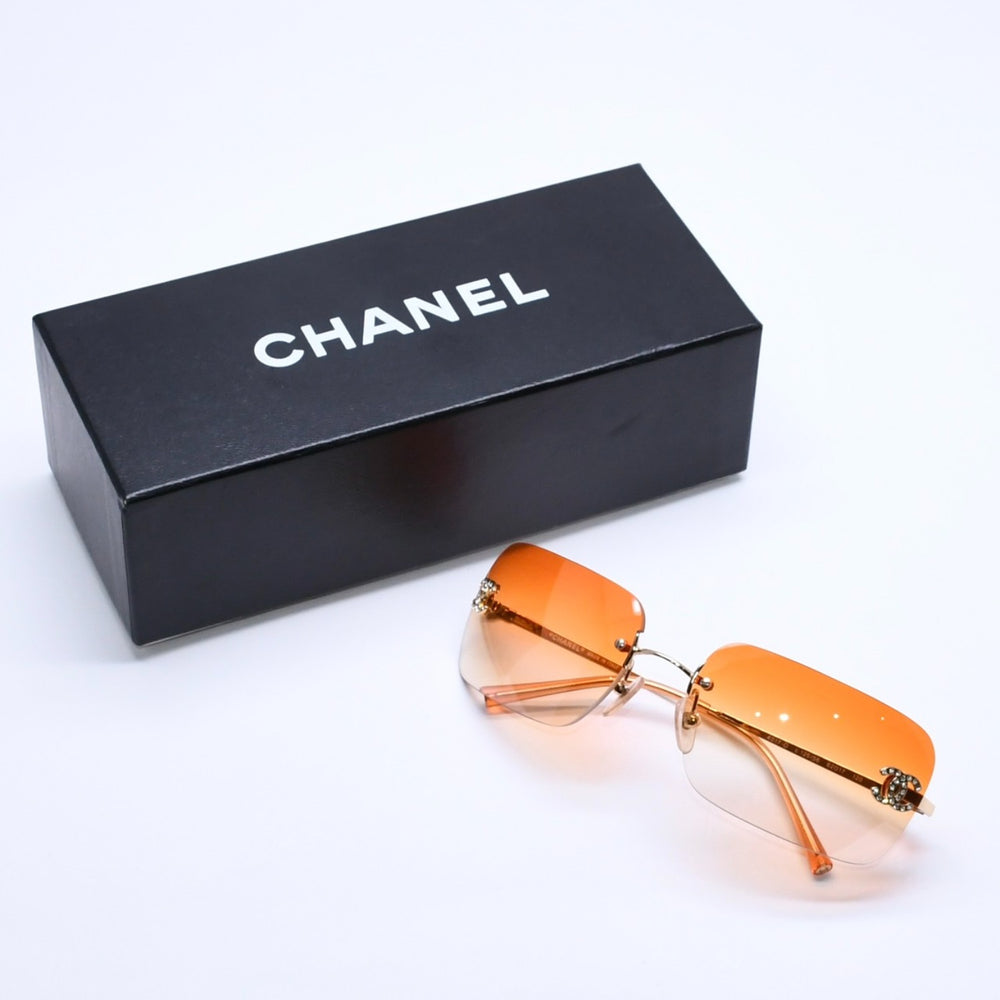 新品同様 CHANEL シャネル リムレス サングラス アイウェア 4017-D c.125/56 サイズ62□17 120 ココマーク ラインストーン 中古 4a005429