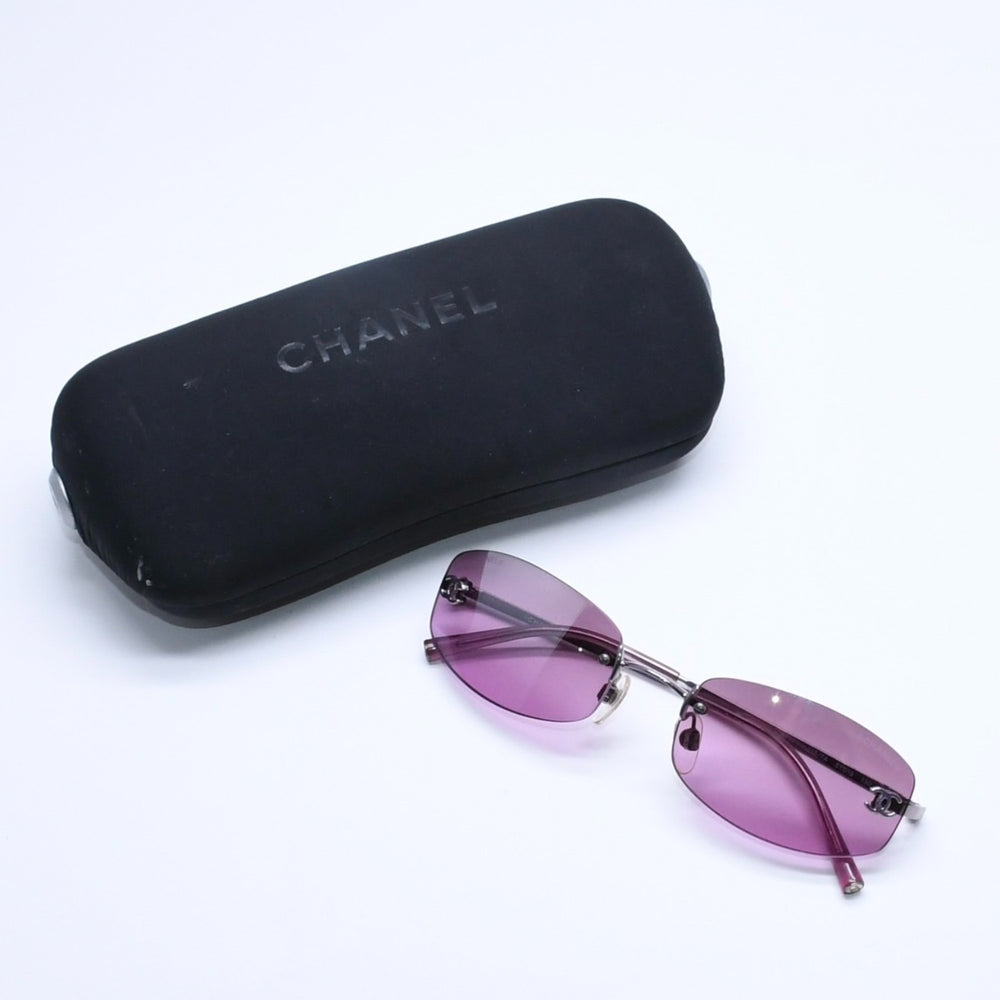 新品未使用 CHANEL シャネル リムレス サングラス アイウェア 4002 c.215/7A サイズ57□19 130 ココマーク パープル 中古 4a005421