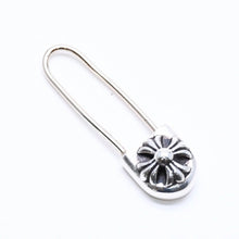 画像をギャラリービューアに読み込む, CHROME HEARTS クロムハーツ SAFETY PIN CH PLUS SM ER CHプラス セーフティーピン スモール ピアス 重量約2.04g シルバー925 美品 中古 4a005721