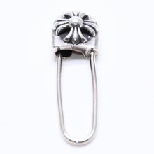 画像をギャラリービューアに読み込む, CHROME HEARTS クロムハーツ SAFETY PIN CH PLUS SM ER CHプラス セーフティーピン スモール ピアス 重量約2.04g シルバー925 美品 中古 4a005721