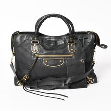 Load image into Gallery viewer, 極美品 BALENCIAGA バレンシアガ クラシック メタリック エッジ シティ 2WAY ショルダーバッグ 390154 ブラック ゴールド金具 中古 4a005479