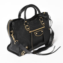 Load image into Gallery viewer, 極美品 BALENCIAGA バレンシアガ クラシック メタリック エッジ シティ 2WAY ショルダーバッグ 390154 ブラック ゴールド金具 中古 4a005479