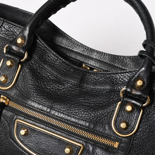 Load image into Gallery viewer, 極美品 BALENCIAGA バレンシアガ クラシック メタリック エッジ シティ 2WAY ショルダーバッグ 390154 ブラック ゴールド金具 中古 4a005479