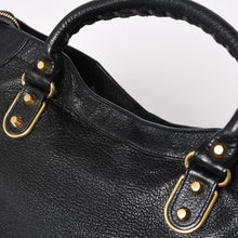 Load image into Gallery viewer, 極美品 BALENCIAGA バレンシアガ クラシック メタリック エッジ シティ 2WAY ショルダーバッグ 390154 ブラック ゴールド金具 中古 4a005479