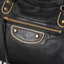 Load image into Gallery viewer, 極美品 BALENCIAGA バレンシアガ クラシック メタリック エッジ シティ 2WAY ショルダーバッグ 390154 ブラック ゴールド金具 中古 4a005479