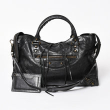 Load image into Gallery viewer, BALENCIAGA バレンシアガ 115748 ザ・シティ 黒 ブラック レザー ブロンズ金具 2WAY ハンドバッグ ショルダーバッグ 美品 中古 4a005416