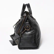 Load image into Gallery viewer, BALENCIAGA バレンシアガ 115748 ザ・シティ 黒 ブラック レザー ブロンズ金具 2WAY ハンドバッグ ショルダーバッグ 美品 中古 4a005416