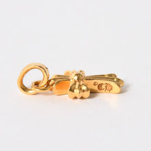 Load image into Gallery viewer, 極美品 CHROME HEARTS クロムハーツ ベイビーファット 22K クロスチャーム 3.1g フルパヴェ ペンダントトップ ゴールド 中古 4a005573