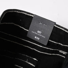 Load image into Gallery viewer, 新品未使用 TRUE RELIGION トゥルーレリジョン JOEY Low Rise Cut-Off Short ショーツ コットン ラインストーン ブラック サイズ29 中古 4a005498
