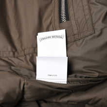 Load image into Gallery viewer, 新品未使用 CHROME HEARTS クロムハーツ CH PLUS STIFF DOWN VEST CHプラス スティッフ ダウンベスト サイズM カーキ 総柄 中古 4a005510
