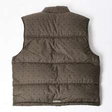 Load image into Gallery viewer, 新品未使用 CHROME HEARTS クロムハーツ CH PLUS STIFF DOWN VEST CHプラス スティッフ ダウンベスト サイズM カーキ 総柄 中古 4a005510