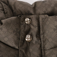 Load image into Gallery viewer, 新品未使用 CHROME HEARTS クロムハーツ CH PLUS STIFF DOWN VEST CHプラス スティッフ ダウンベスト サイズM カーキ 総柄 中古 4a005510