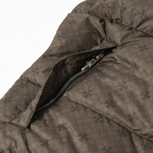 Load image into Gallery viewer, 新品未使用 CHROME HEARTS クロムハーツ CH PLUS STIFF DOWN VEST CHプラス スティッフ ダウンベスト サイズM カーキ 総柄 中古 4a005510