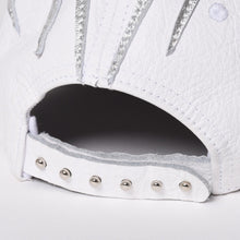 Load image into Gallery viewer, 新品未使用 Mannahatta NYC マンナハッタ NYC White Leather Fuego Logo Cap FREE SIZE Alicia Keys着用モデル F&amp;F Only 中古 4a005538