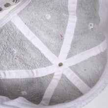 Load image into Gallery viewer, 新品未使用 Mannahatta NYC マンナハッタ NYC White Leather Fuego Logo Cap FREE SIZE Alicia Keys着用モデル F&amp;F Only 中古 4a005538