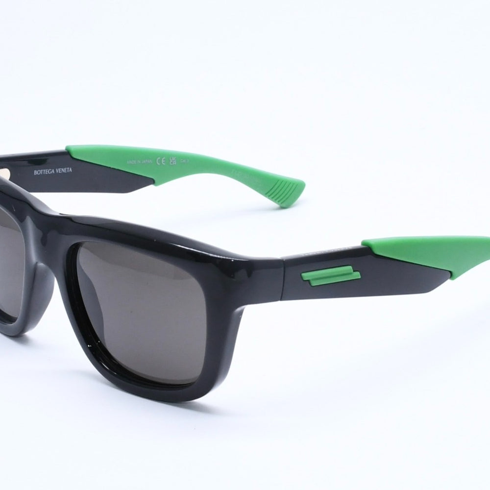 Mint condition BOTTEGA VENETA sunglasses BV1233S, made in Japan, acetate and rubber, black and green, size 53.◻19-135 Used 4a005546