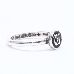 Very good condition CHROME HEARTS BUBBLEGUM RING INITIAL U Bubble gum ring initial U Weight approx. 1.82g Size 4 Used 4a005575