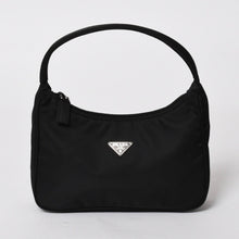 将图片加载到图库查看器，極美品 PRADA プラダ ホーボー ハンドバッグ MV515 トライアングルロゴ 三角ロゴプレート ナイロン ブラック 中古 4a005474