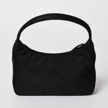 将图片加载到图库查看器，極美品 PRADA プラダ ホーボー ハンドバッグ MV515 トライアングルロゴ 三角ロゴプレート ナイロン ブラック 中古 4a005474