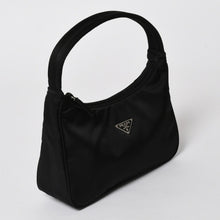 将图片加载到图库查看器，極美品 PRADA プラダ ホーボー ハンドバッグ MV515 トライアングルロゴ 三角ロゴプレート ナイロン ブラック 中古 4a005474