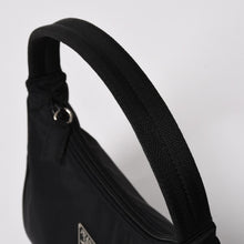 将图片加载到图库查看器，極美品 PRADA プラダ ホーボー ハンドバッグ MV515 トライアングルロゴ 三角ロゴプレート ナイロン ブラック 中古 4a005474