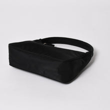 将图片加载到图库查看器，極美品 PRADA プラダ ホーボー ハンドバッグ MV515 トライアングルロゴ 三角ロゴプレート ナイロン ブラック 中古 4a005474