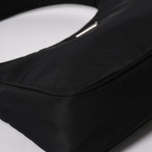 将图片加载到图库查看器，極美品 PRADA プラダ ホーボー ハンドバッグ MV515 トライアングルロゴ 三角ロゴプレート ナイロン ブラック 中古 4a005474