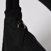 将图片加载到图库查看器，極美品 PRADA プラダ ホーボー ハンドバッグ MV515 トライアングルロゴ 三角ロゴプレート ナイロン ブラック 中古 4a005474
