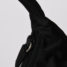 将图片加载到图库查看器，極美品 PRADA プラダ ホーボー ハンドバッグ MV515 トライアングルロゴ 三角ロゴプレート ナイロン ブラック 中古 4a005474