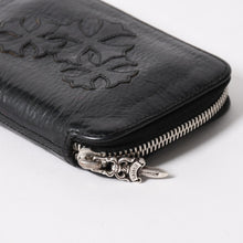 Load image into Gallery viewer, 極美品 CHROME HEARTS クロムハーツ クロスパッチ BABY BANK ROBBER 3セメタリー レザー ベイビー ウォレット 財布 CHクロス装飾 中古 4a005609