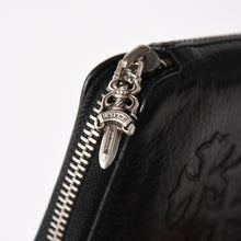 Load image into Gallery viewer, 極美品 CHROME HEARTS クロムハーツ クロスパッチ BABY BANK ROBBER 3セメタリー レザー ベイビー ウォレット 財布 CHクロス装飾 中古 4a005609