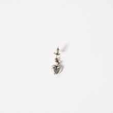 将图片加载到图库查看器，極美品 CHROME HEARTS クロムハーツ ハートドロップイヤリング 片耳 13刻印 2.4g シルバー925 中古 4a005548