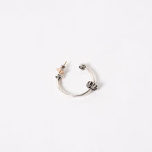 Load image into Gallery viewer, 極美品 CHROME HEARTS クロムハーツ SPINNER HOOP MINI CH スピナー フープミニ ピアス シルバー925 3.6g 中古 4a005580